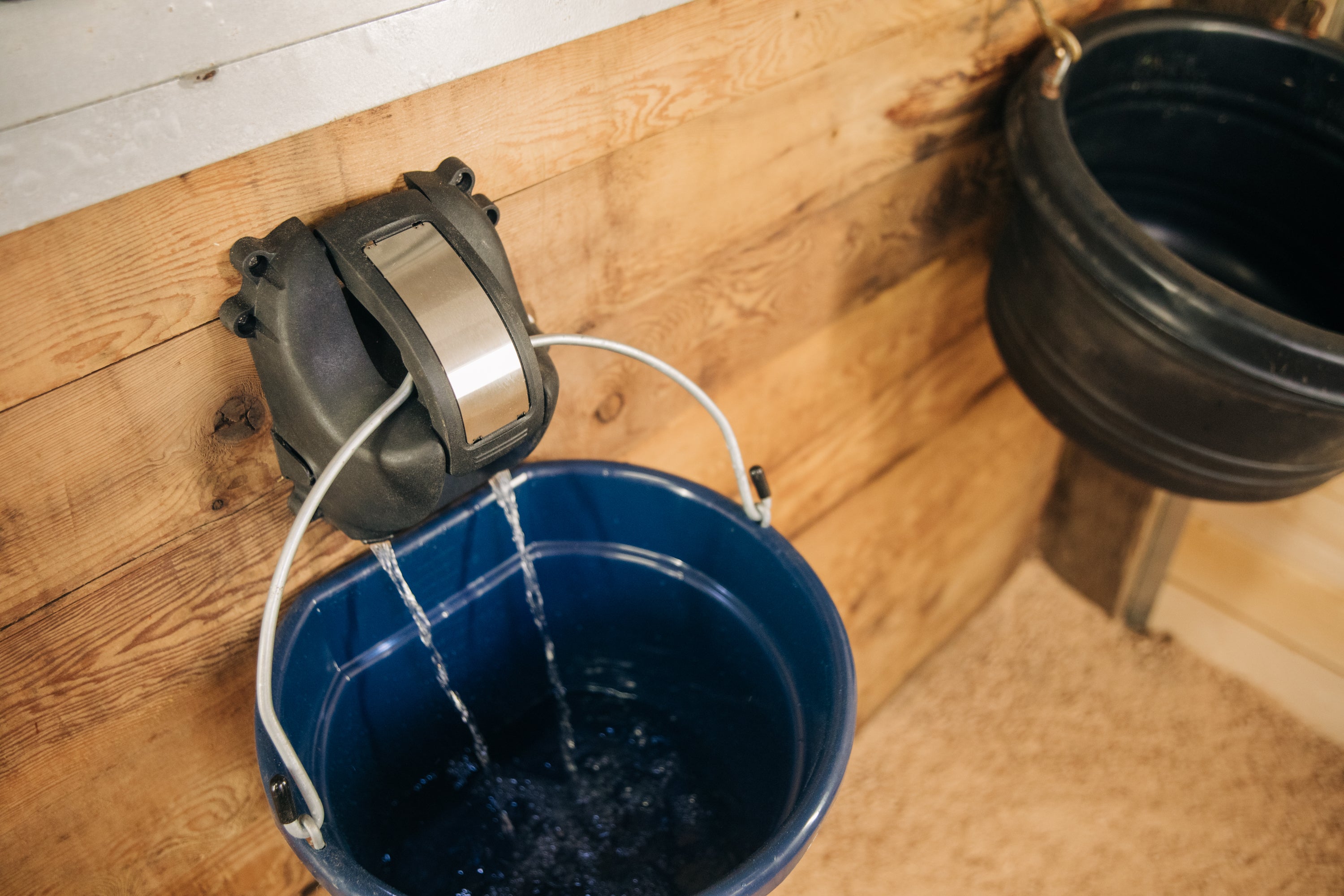 Cascada’s Easy Lift Mode Revolutionized Equine Watering Management