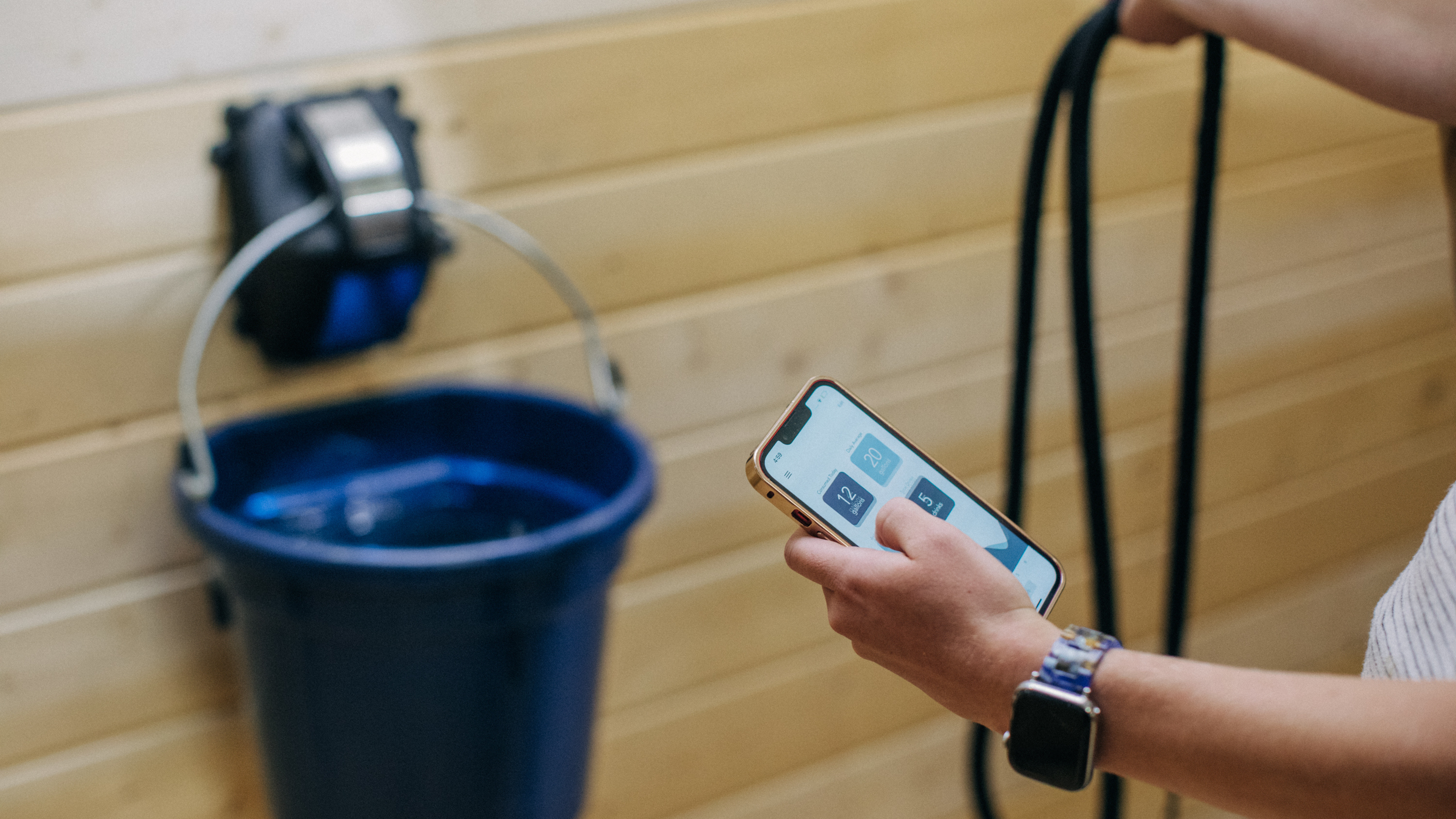 Load video: Connect your Cascada automatic waterer to the hydration app